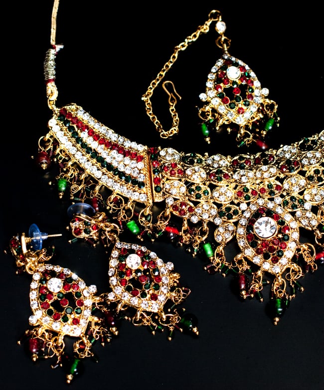 インドアクセサリー3点セット〔ネックレス、ピアス、ティッカ〕 - 赤×緑 2 - 同系統のデザインでまとめられているので合わせやすいです