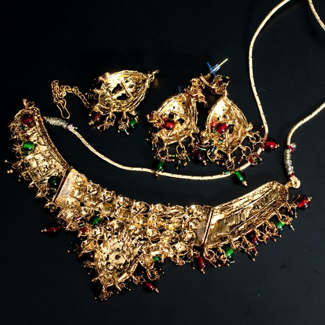 インドアクセサリー3点セット〔ネックレス、ピアス、ティッカ〕 - 赤×緑 8 - 裏面の写真になります