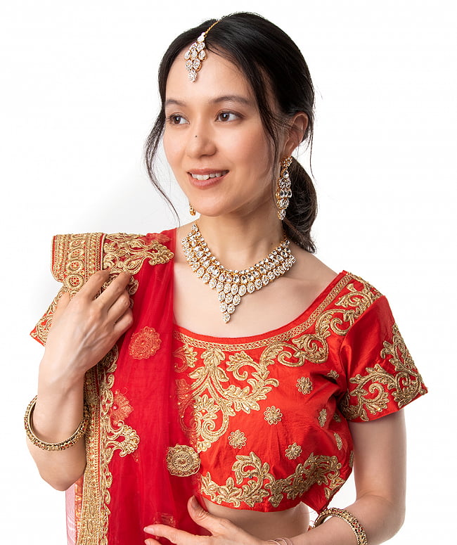 インドアクセサリー3点セット〔ネックレス、ピアス、ティッカ〕　パーティーや結婚式などへ 10 - 着用例です。