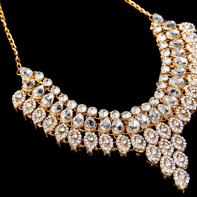 インドアクセサリー3点セット〔ネックレス、ピアス、ティッカ〕 パーティーや結婚式などへ 4 - ネックレスの拡大写真です。光を受けると美しく輝きます。