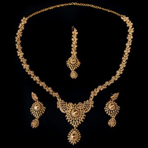 インドアクセサリー3点セット〔ネックレス、ピアス、ティッカ〕　パーティーや結婚式などへ(ID-NECKSET-534)