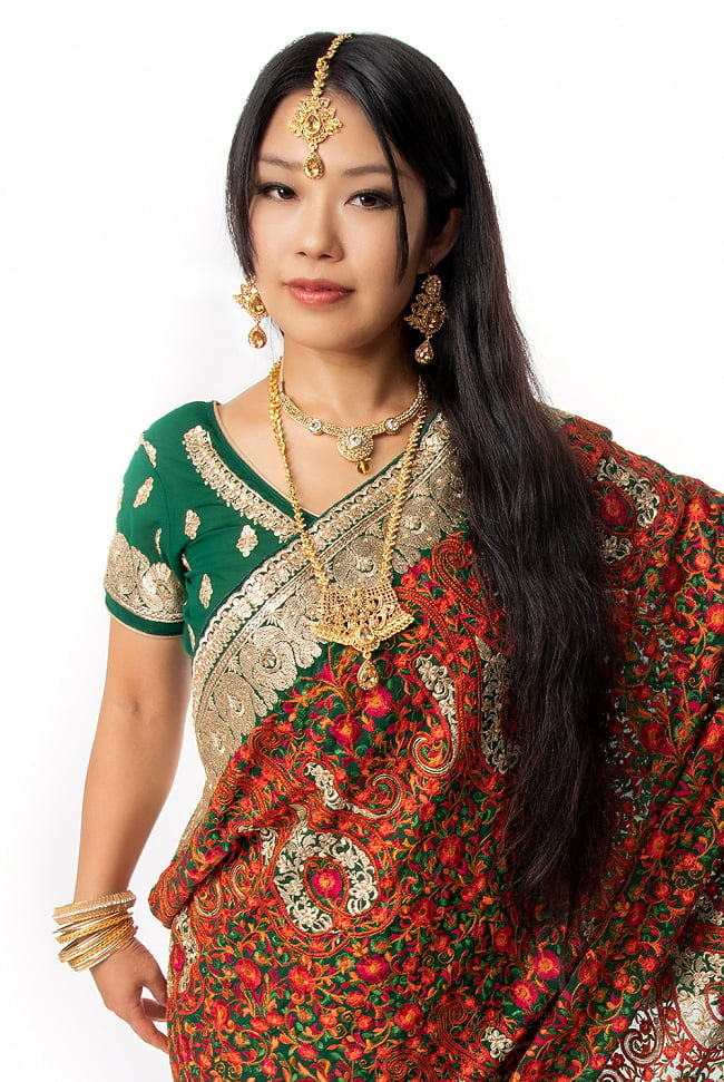 インドアクセサリー3点セット〔ネックレス、ピアス、ティッカ〕　パーティーや結婚式などへ 9 - 類似品の着用例です。別売りのティッカと合わせても素敵です。