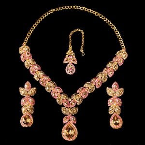 インドアクセサリー3点セット〔ネックレス、ピアス、ティッカ〕　パーティーや結婚式などへ(ID-NECKSET-540)