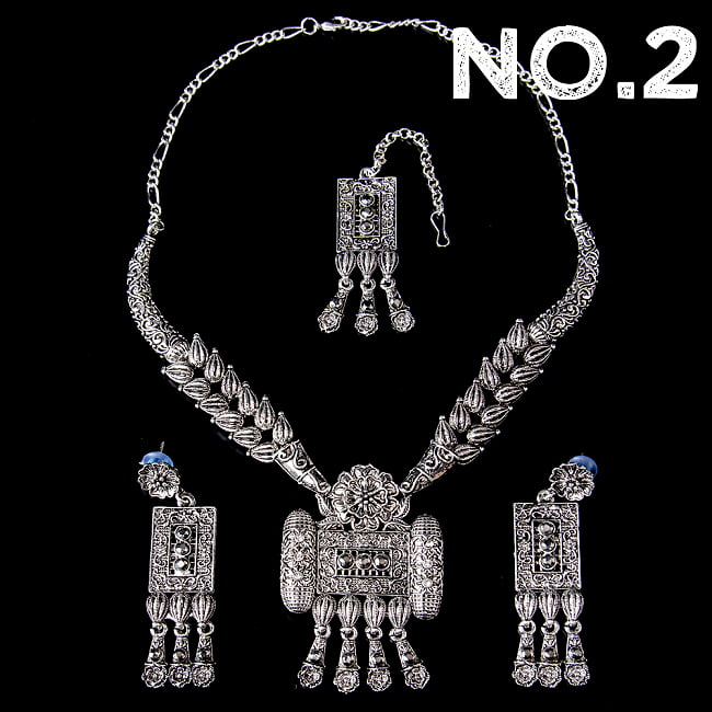ラバリ族デザイン トライバル・シルバーメタル アクセサリー3点セット〔ネックレス、ピアス、ティッカ〕 10 - デザイン No.2