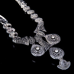 ラバリ族デザイン　トライバル・シルバーメタル　アクセサリー3点セット〔ネックレス、ピアス、ティッカ〕 - サブ4