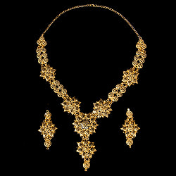 ゴージャス・ゴールド　ネックレス＆ピアスセット　インド伝統アクセサリー - サブ2