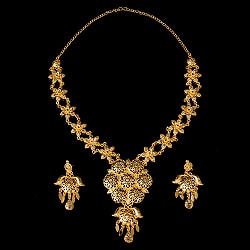 ゴージャス・ゴールド　ネックレス＆ピアスセット　インド伝統アクセサリー - サブ2