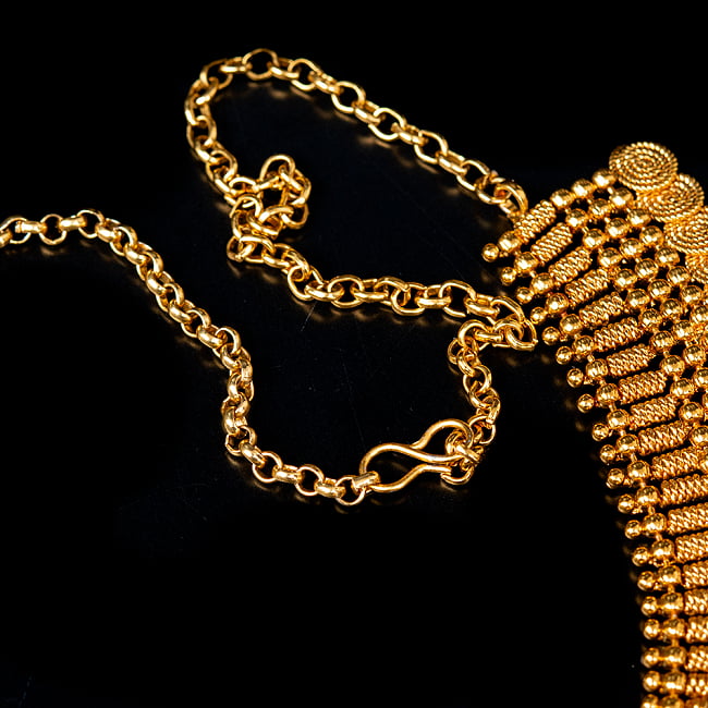 ゴールド・ドクラデザイン　ネックレス＆ピアスセット　インド伝統アクセサリー 3 - チェーンの取り付け部分はこのようになっています