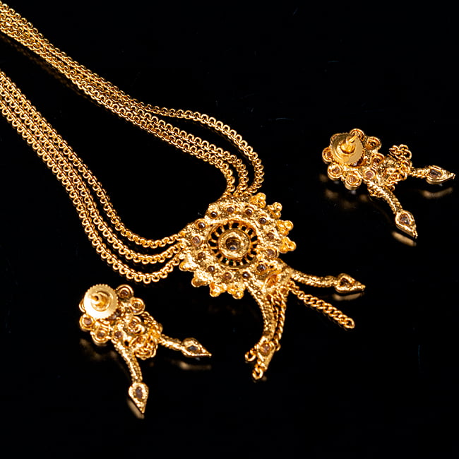 ゴールド・ドクラデザイン　ネックレス＆ピアスセット　インド伝統アクセサリー 5 - 裏面の写真です