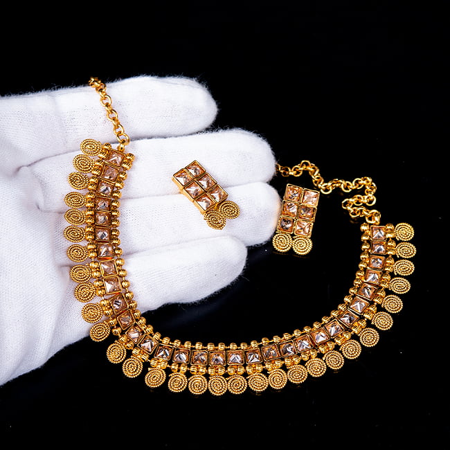 ゴールド・ドクラデザイン　ネックレス＆ピアスセット　インド伝統アクセサリー 6 - このようなサイズ感になります