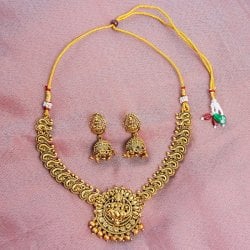 テンプルジュエリー ラクシュミーのショートネックレス ジュムキ アクセサリー2点セット〔ネックレス、ピアス〕 ゴールドの画像