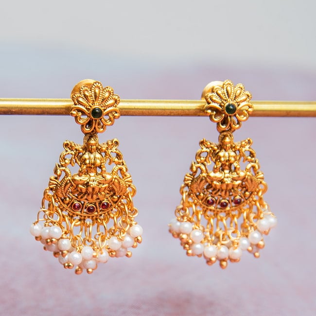 テンプルジュエリー 豪華ネックレス2本セット ラクシュミー ハラム アクセサリー3点セット〔ロングネックレス、ショートネックレス、ピアス〕 パールフリンジ 10 - パールフリンジのかわいい揺れるピアスが付いています