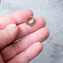 インドの伝統的アクセサリ ノーズリング - サブ3