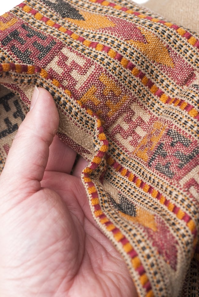 インディアン刺繍のボヘミアンワイドパンツ 10 - コットンを贅沢に用いたやや厚手の生地です。夏の暑いシーズン以外ならいつでもお楽しみいただけると思います！