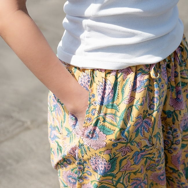 ボタニカル柄の木版染が美しい コットンワイドパンツ 5 - サイドにはポケットもあります。