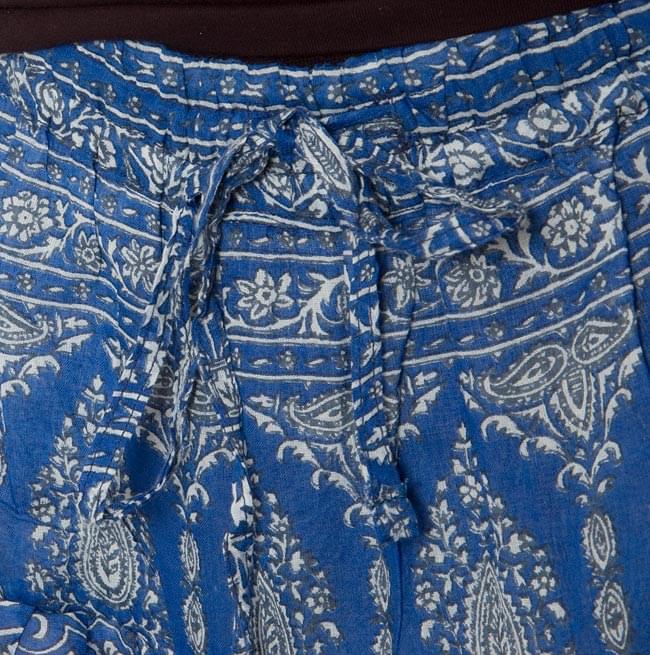 ペイズリー インナースリットバルーンパンツ 【赤紫・緑系】の商品写真 5枚目 ウエスト部分はゴムと紐なので楽ちんです!(こちらは同じデザインの色違いです)