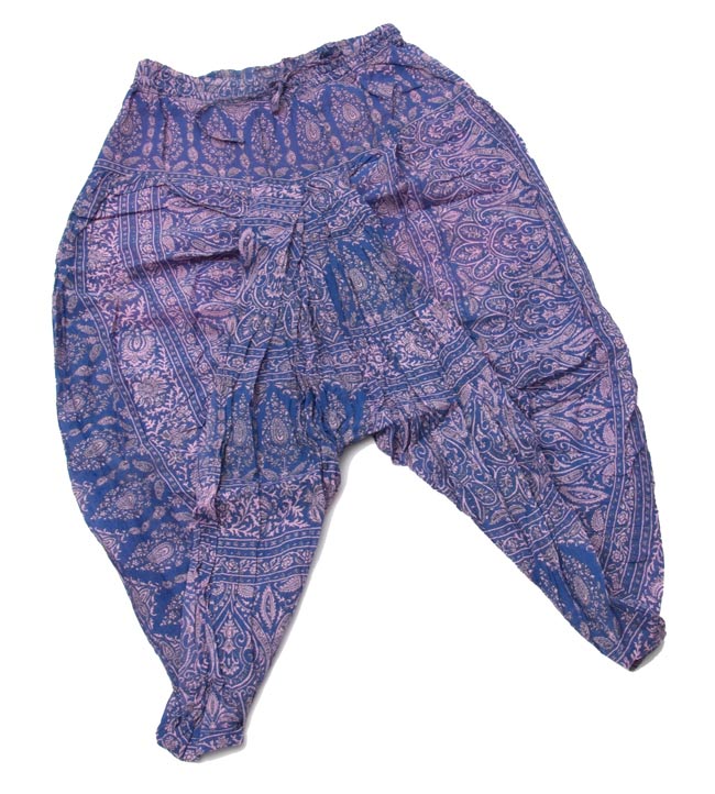 ペイズリー インナースリットバルーンパンツ 【赤紫・緑系】の商品写真 6枚目 広げるとこんな形をしています。(こちらは同じデザインの色違いです。)