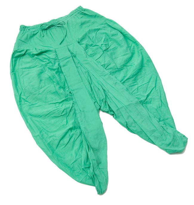 シンプル インナースリットバルーンパンツ 【ベージュ】の商品写真 5枚目 広げるとこんな形をしています。(こちらは同じデザインの色違いです。)