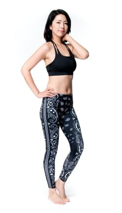 フルグラフィック マンダラ美脚ヨガレギンス - ブラックペイズリー - サブ2
