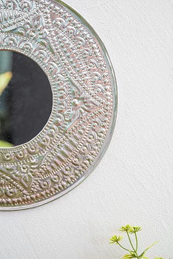 バリのアルミエンボス細工 ラウンドミラー - Sサイズ 幅約：34cm - サブ5
