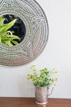 バリのアルミエンボス細工 ラウンドミラー - Lサイズ 幅約：48.5cm - サブ3