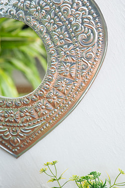 バリのアルミエンボス細工 ハートミラー - Mサイズ 幅約：39cm - サブ3