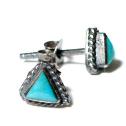 [シルバー925]ターコイズのスタッドピアス[三角]の商品写真