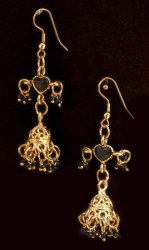 ゴールドハートピアス [ブラック]の商品写真