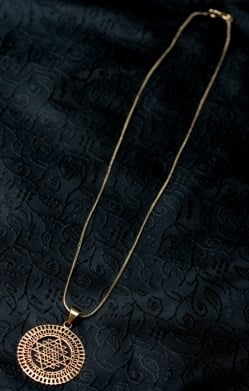 ヤントラのペンダント【ひも付】【全2色】 - サブ2