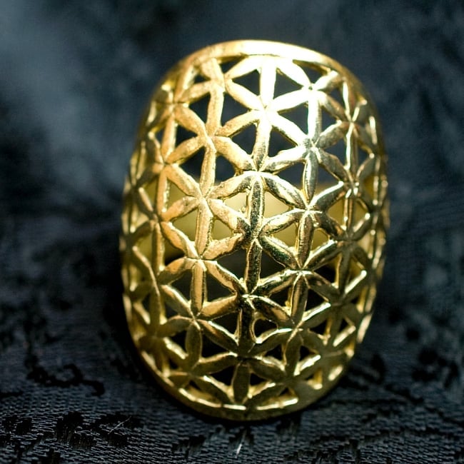 Flower Of Life の精巧ゴールドリングの写真1枚目です。指輪の全体像です天然石,リング,指輪,アクセサリー,金色,ゴールド,