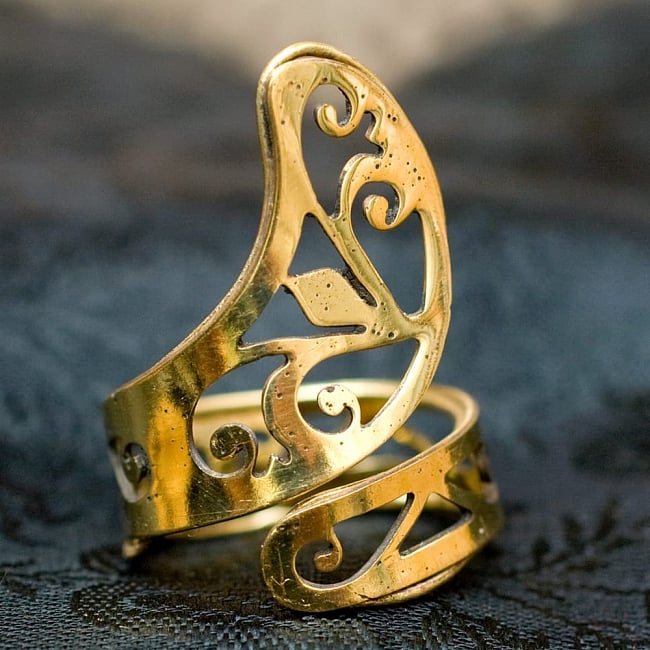 【安心のフリーサイズ】インドのペイズリー柄ゴールドリングの写真1枚目です。指輪の全体像です天然石,リング,指輪,アクセサリー,金色,ゴールド,