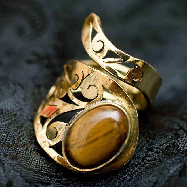【安心のフリーサイズ】インドのペイズリー柄ゴールド天然石リング(アソート)の写真1枚目です。指輪の全体像です天然石,リング,指輪,アクセサリー,金色,ゴールド,