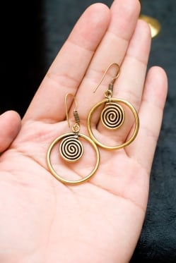 エスニックなうずまきゴールドピアス - サブ5