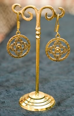 カーラチャクラ マンダラのゴールデンピアス - サブ4