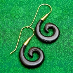 インドのぐるぐるウッドピアス - サブ2