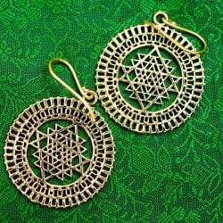 ヤントラのゴールデンピアス