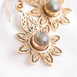 インドの花びらゴールデンピアス　パワーストーン付 - サブ3