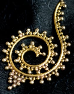 うずまきドットの艶めきゴールドピアス - サブ2