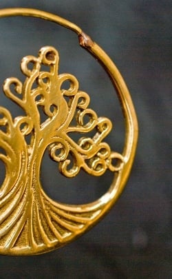 生命の木 Tree Of Lifeの艶めきゴールドピアス - サブ4