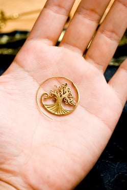 生命の木 Tree Of Lifeの艶めきゴールドピアス - サブ5