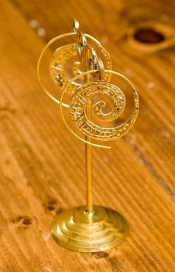 インド伝統模樣のぐるぐるゴールドピアス - サブ4