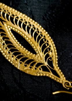 ペイズリー（更紗）の艶めきゴールドピアス - サブ3