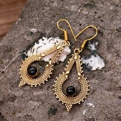 パワーストーンの艶めきゴールドピアス