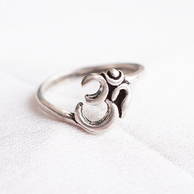 オーンのシルバーリングの写真1枚目です。指輪の全体像ですリング,指輪,アクセサリー,シルバー,オーン