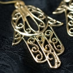 インド伝統模樣のゴールデンピアス - ハムサ - サブ2