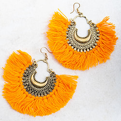 ボリュームタッセルと三日月のピアス - サブ2