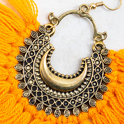 ボリュームタッセルと三日月のピアス - サブ4