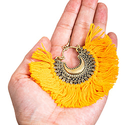 ボリュームタッセルと三日月のピアス - サブ5