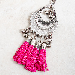 ボールチャームとタッセルのドロップフォルムピアス - サブ3