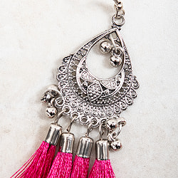 ボールチャームとタッセルのドロップフォルムピアス - サブ4